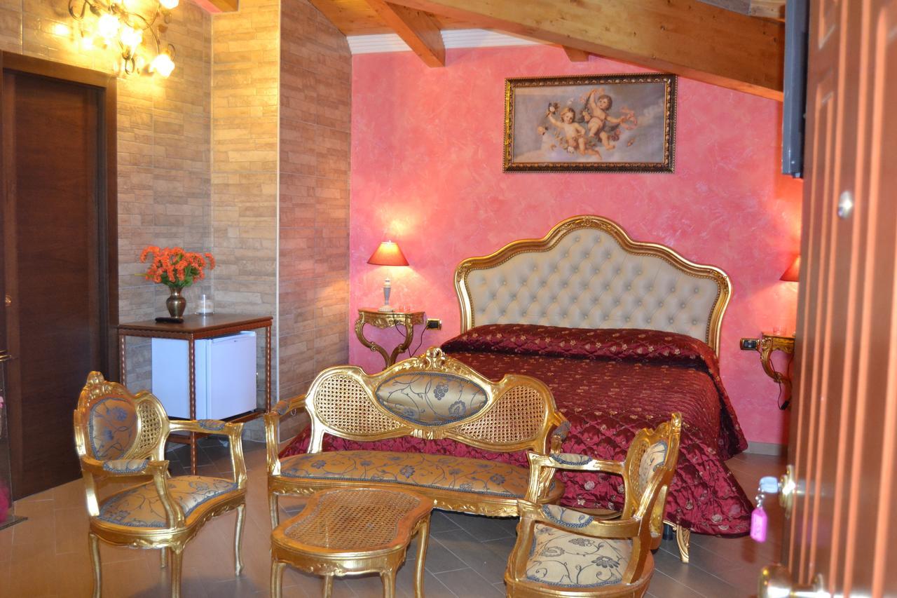 Resort Le Parisien Montecorvino Pugliano Esterno foto
