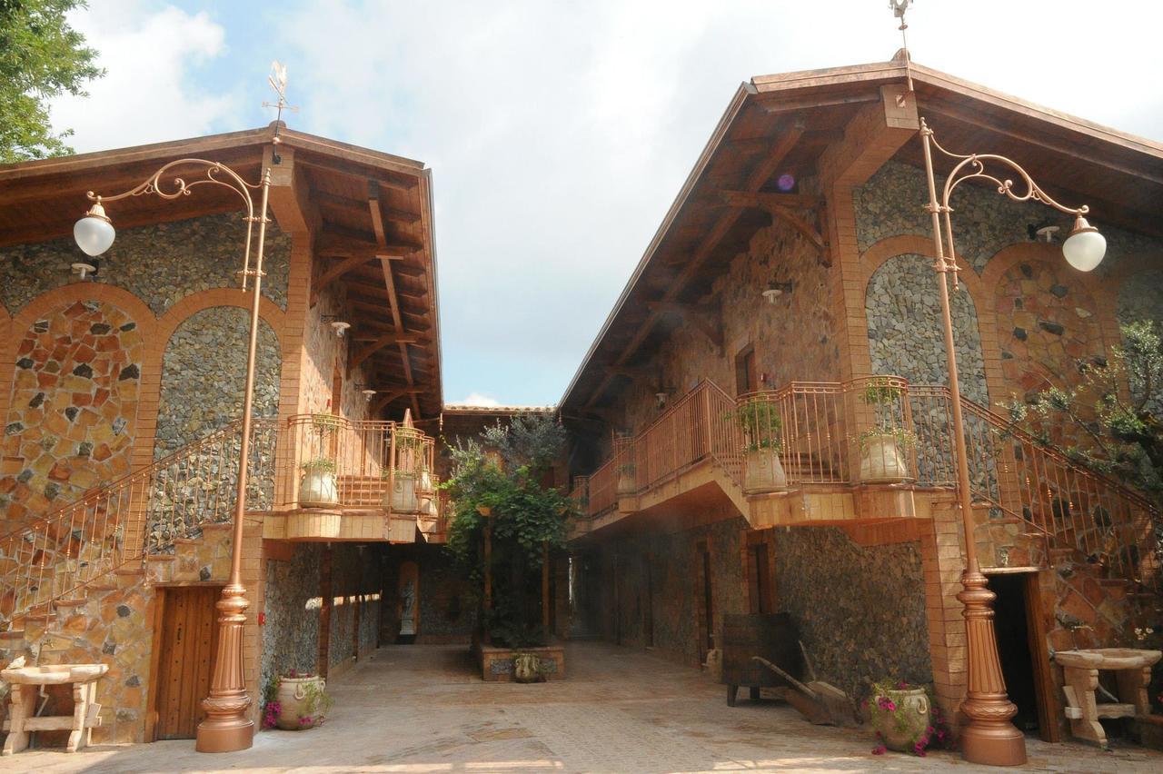 Resort Le Parisien Montecorvino Pugliano Esterno foto