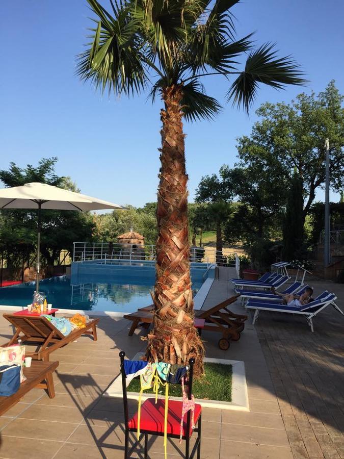 Resort Le Parisien Montecorvino Pugliano Esterno foto